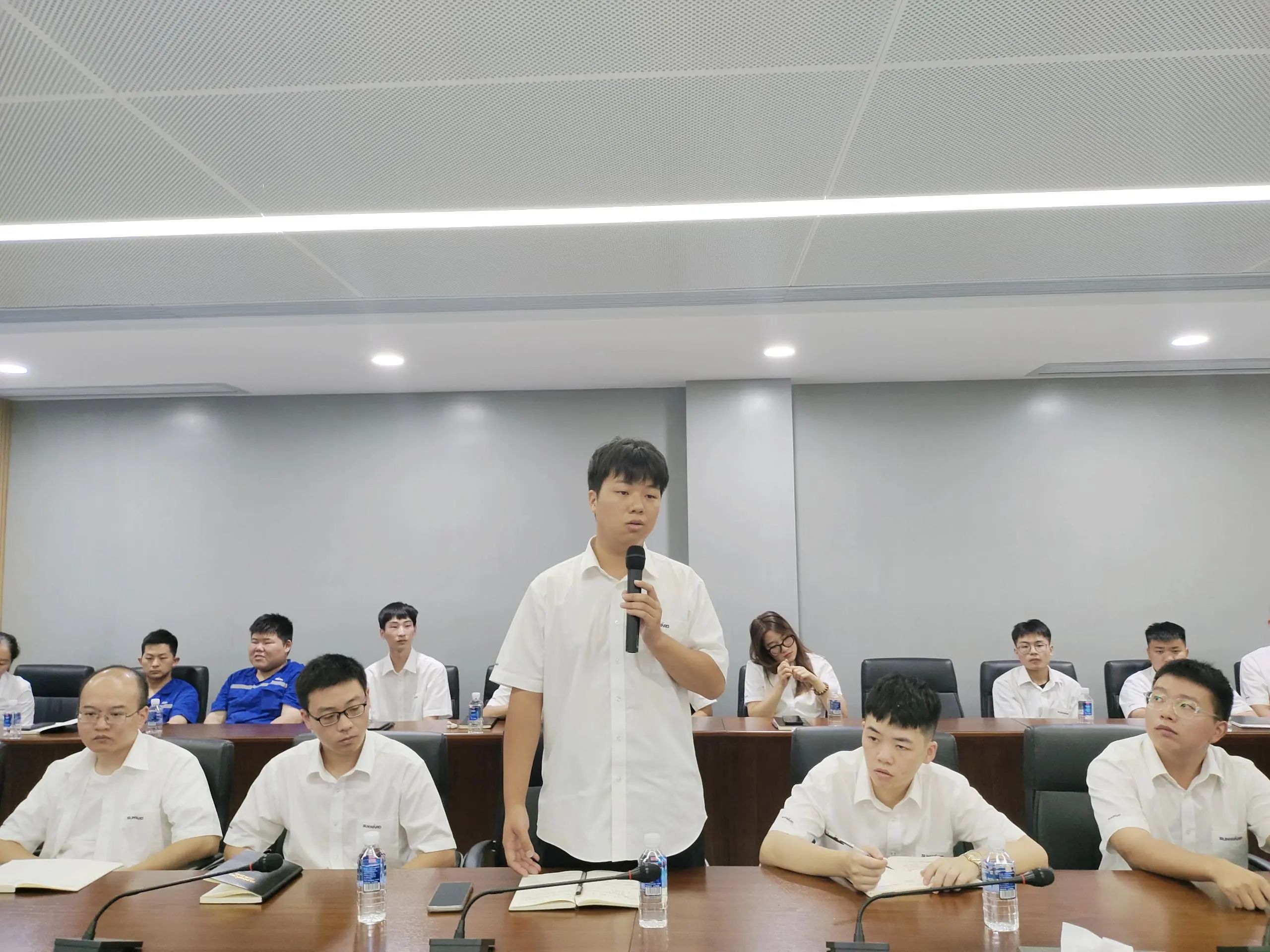 泛论心声，，，，，，，，共话未来！这场应届结业生员工座谈会，，，，，，，，很暖，，，，，，，，很知心！