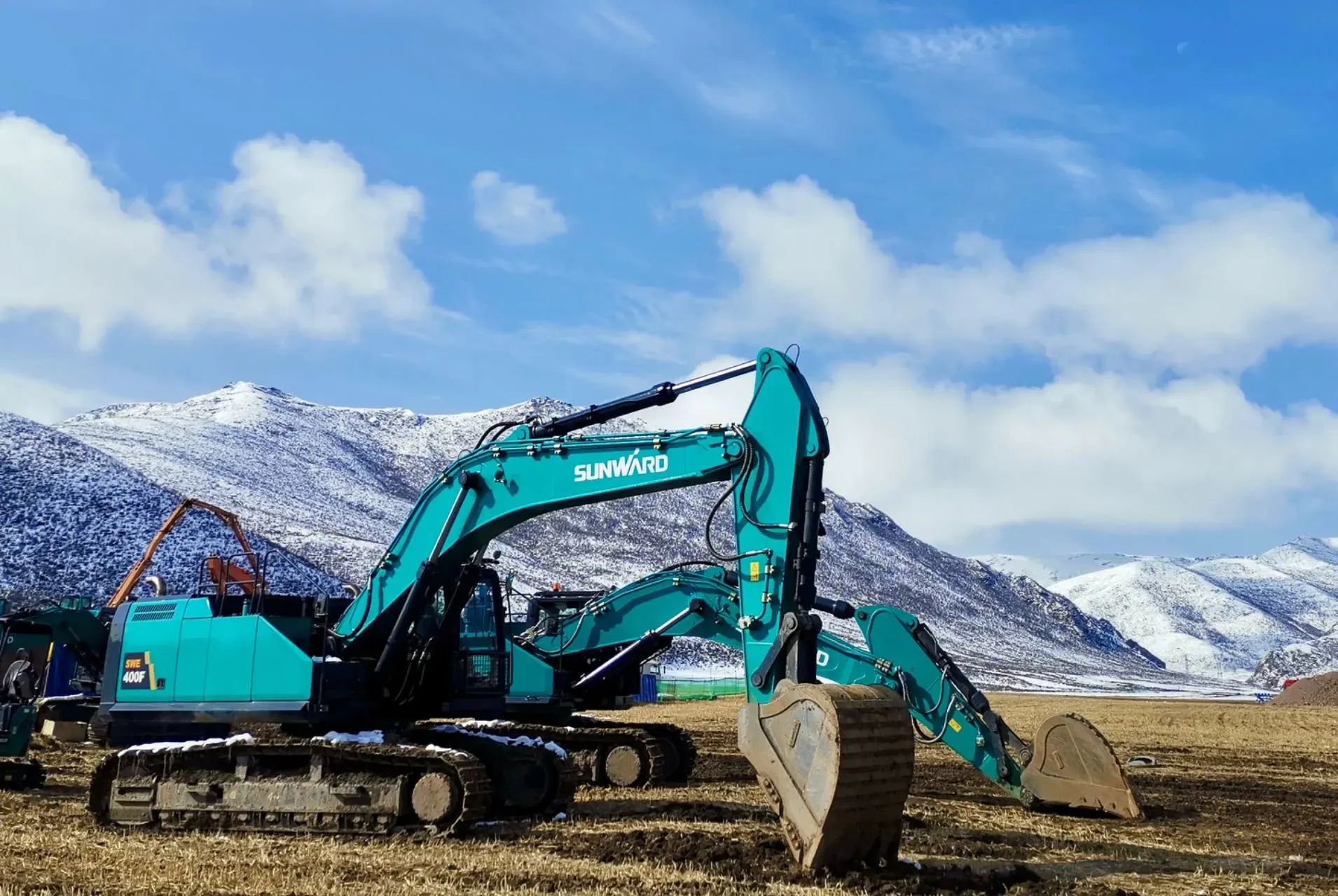 口碑超赞！yp街机智能SWE400F挖掘机荣获工程机械明星产品大奖