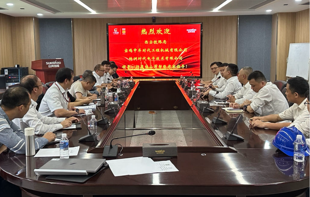 yp街机智能首套抬拨线作业装置通过国家铁路系统准入判断