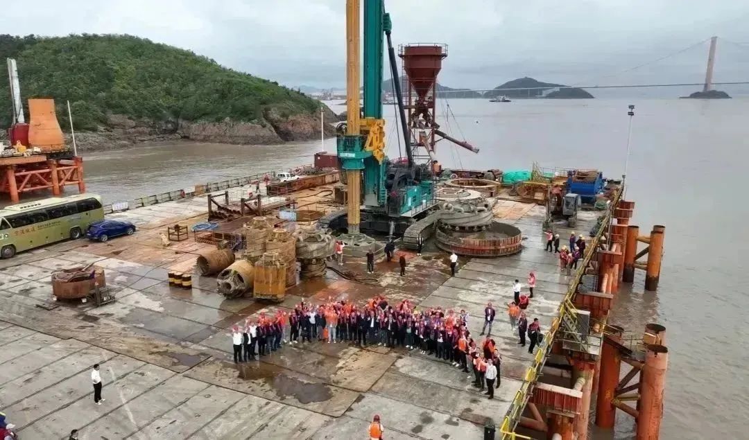 周全告捷！yp街机智能超等旋挖钻机圆满完成甬舟铁路西堠门公铁两用大桥桩基施工使命