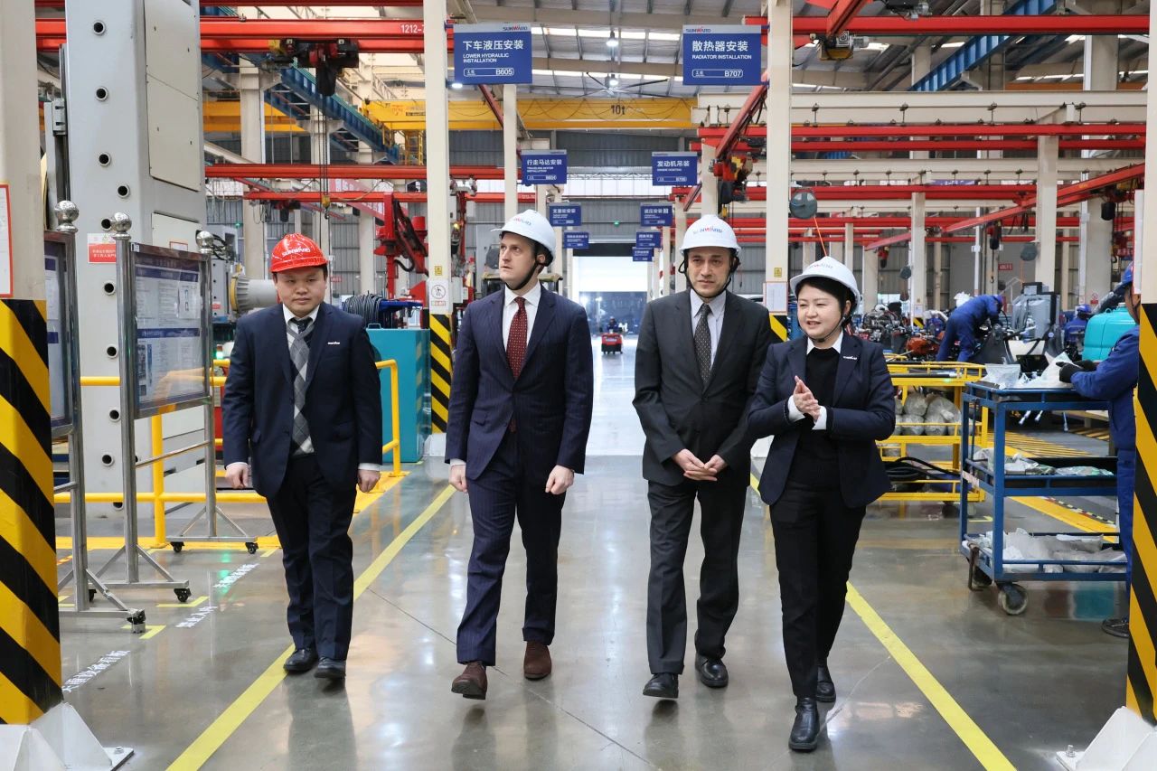 加拿大驻广州总领事贝加德到访yp街机智能