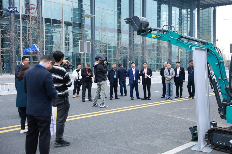 坚持立异，，，，赋能工业！yp街机智能出席第十三届深基础工程生长论坛