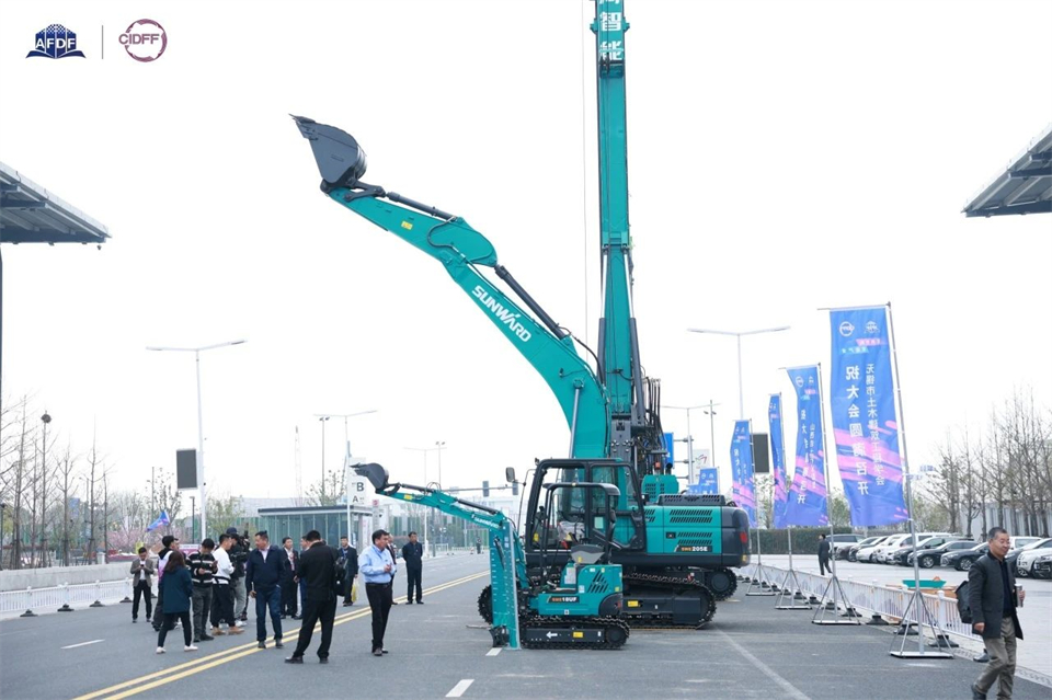 坚持立异，，，，赋能工业！yp街机智能出席第十三届深基础工程生长论坛