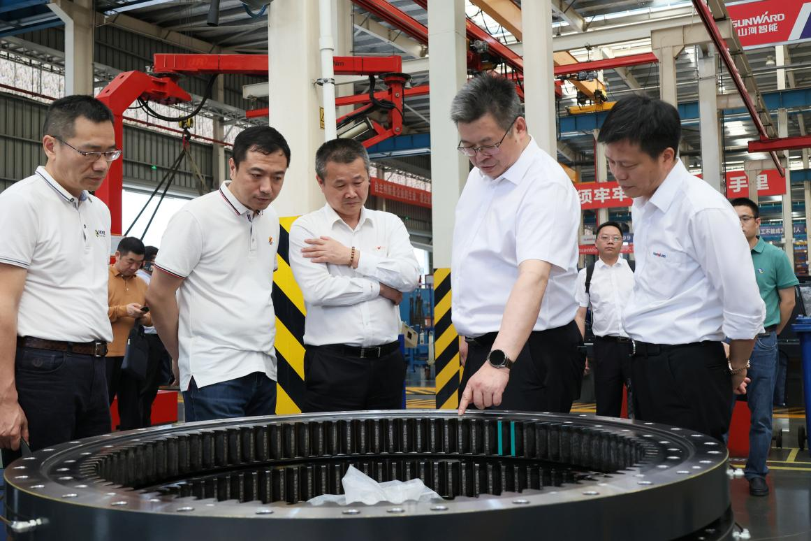 湖南钢铁集团党委书记、董事长李建宇到yp街机智能调研交流