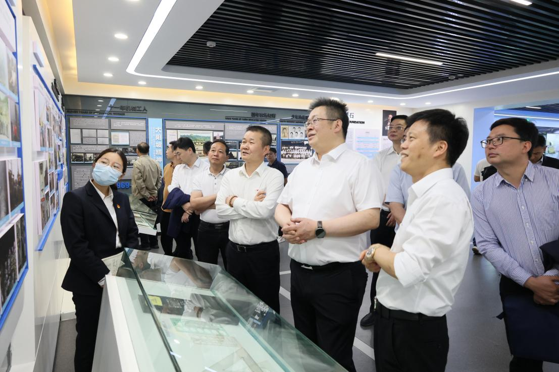 湖南钢铁集团党委书记、董事长李建宇到yp街机智能调研交流