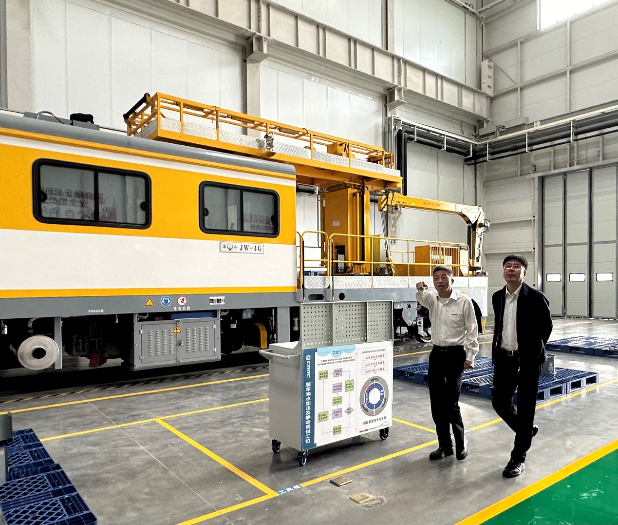 CPH-30J道岔铺换机组全球宣布！yp街机智能与宝鸡中车时代共绘铁路装备新篇章！