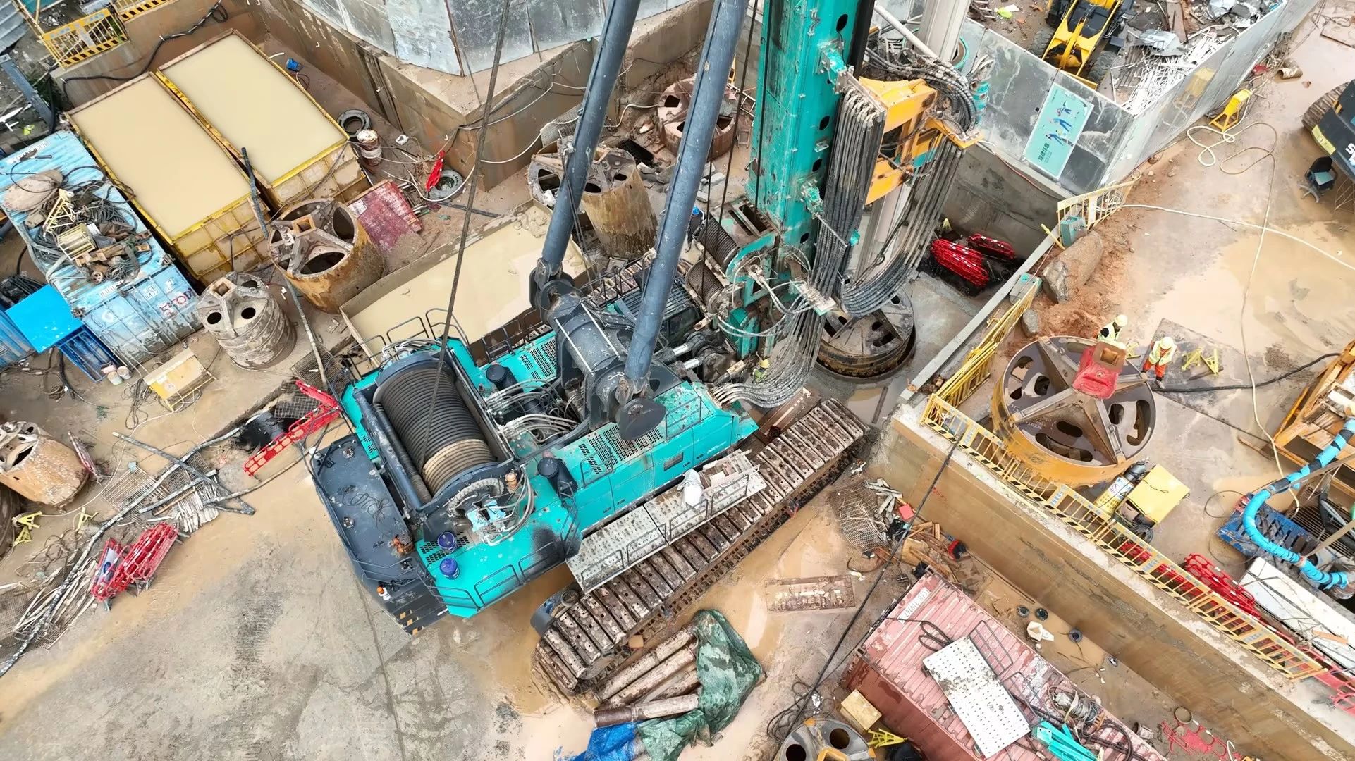 性能突出，，，，，，超强助力！yp街机智能旋挖钻机助力深圳地铁五和站施工