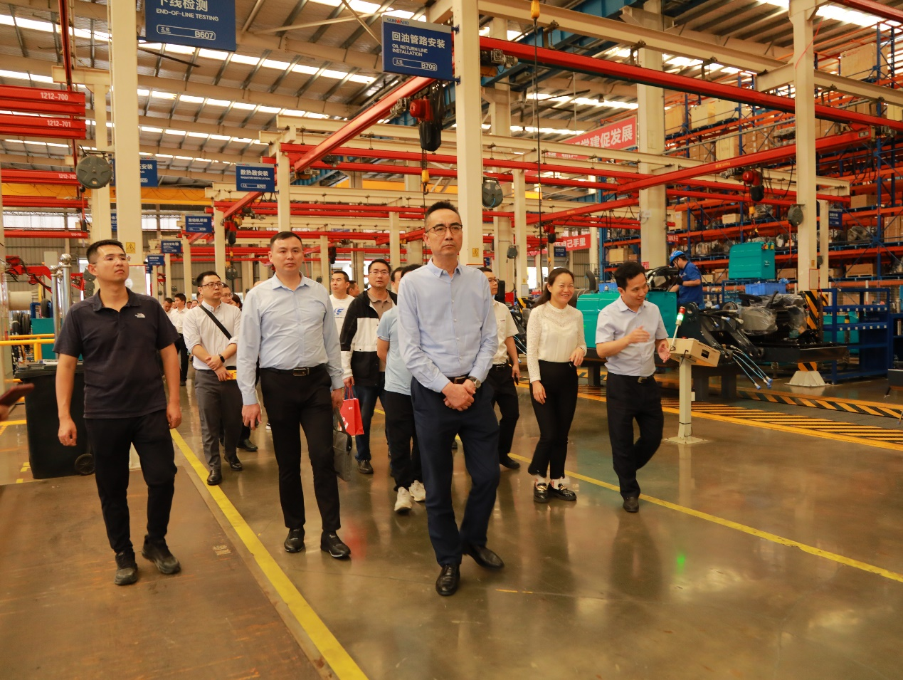 湘潭市工信局带队莅临yp街机智能开展智能制造现场观摩交流活动