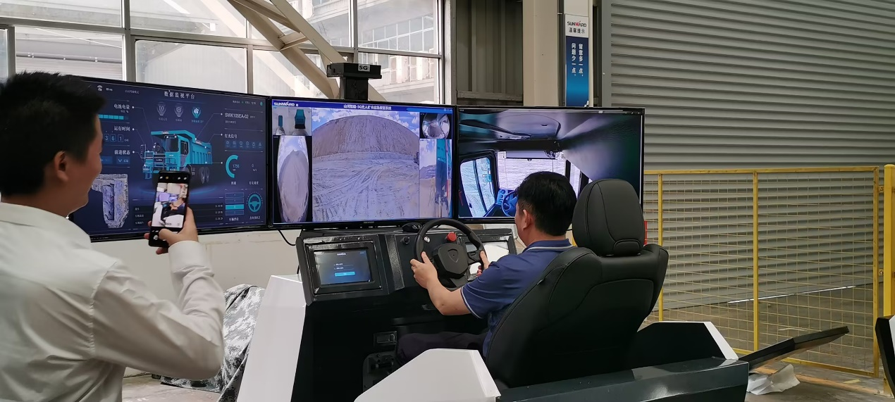 湘潭市工信局带队莅临yp街机智能开展智能制造现场观摩交流活动