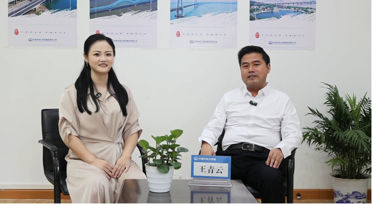 先导式立异，，，，，，，再推电动新品！yp街机智能SWDM520EE增程式旋挖钻机推介会乐成举行