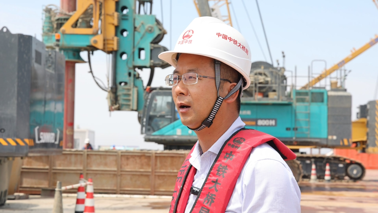 先导式立异，，，，，，，再推电动新品！yp街机智能SWDM520EE增程式旋挖钻机推介会乐成举行