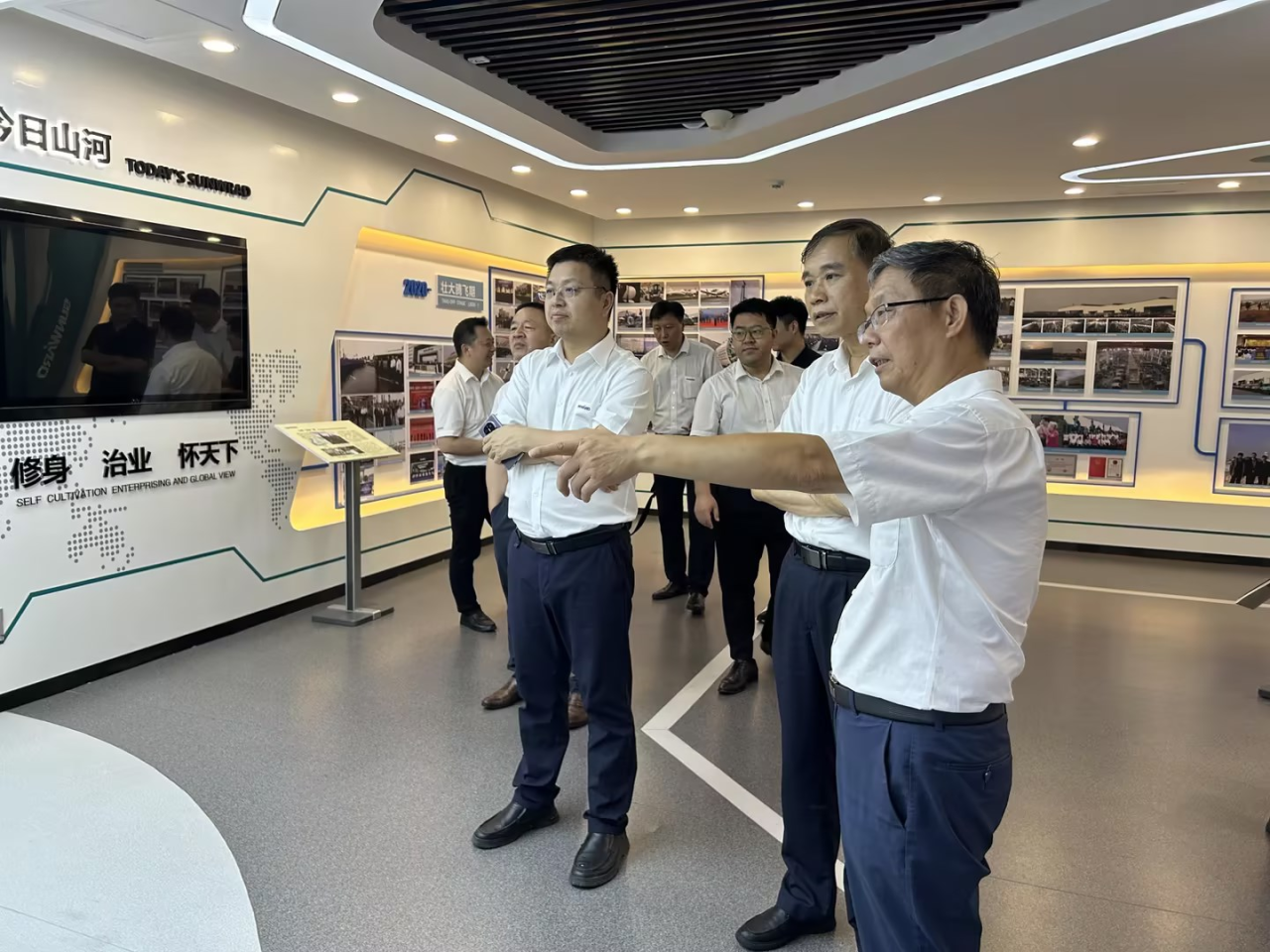 深化交流相助！广州港李明忠副总司理率队莅临yp街机智能考察交流！