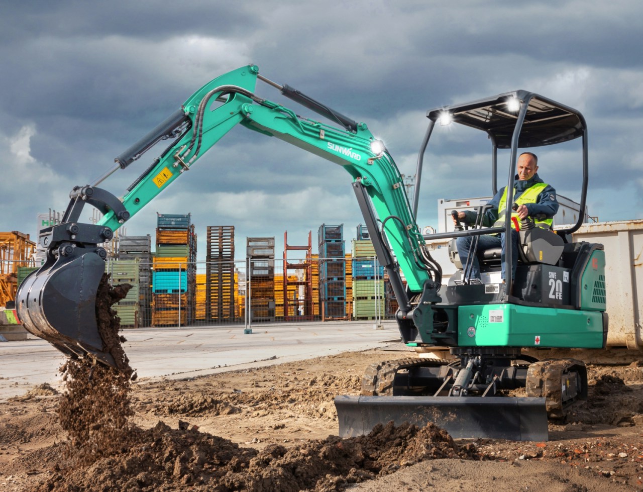 向新而行！yp街机智能电动挖掘机线上推介会乐成举行