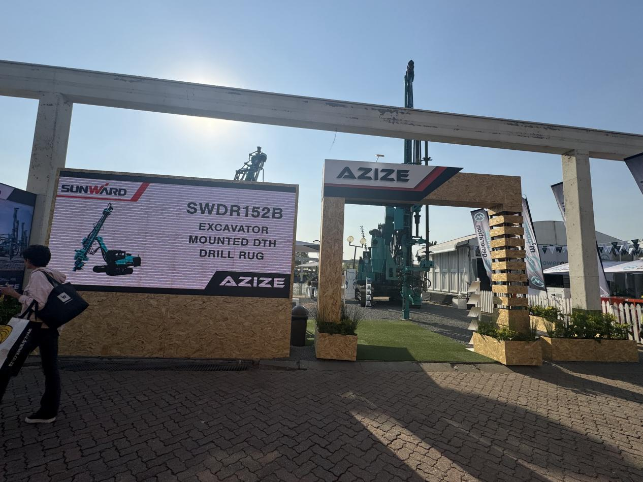 跨越山海，，，，，，，重器远航！yp街机智能亮相南非最大矿业展会