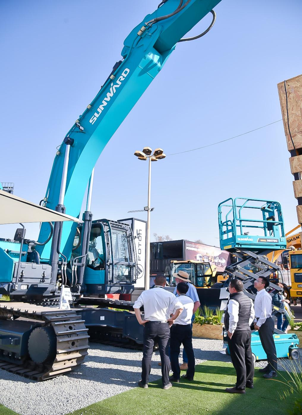 跨越山海，，，，，，，重器远航！yp街机智能亮相南非最大矿业展会