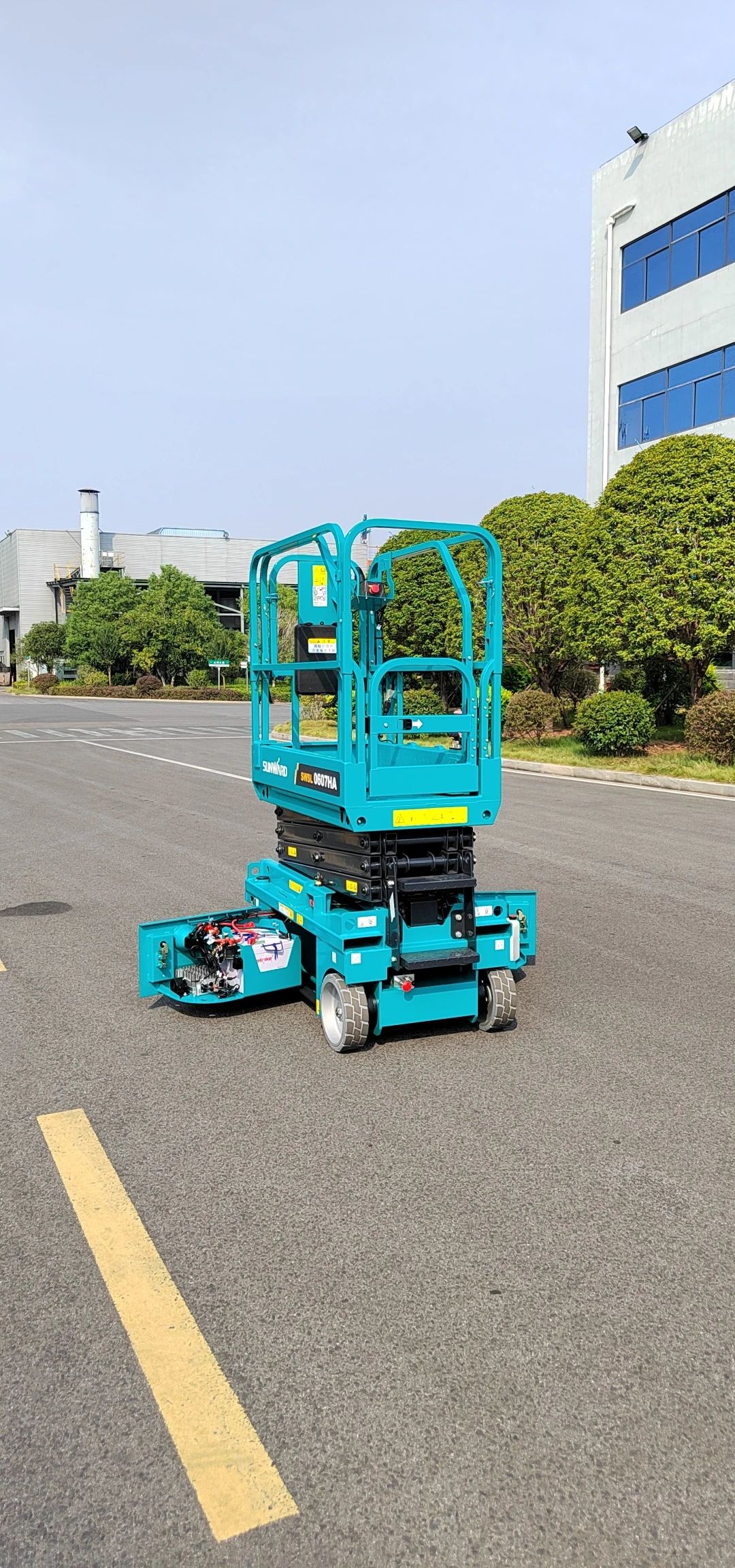 向“新”而行！yp街机智能又一款电动液驱剪叉式高空作业平台宣布