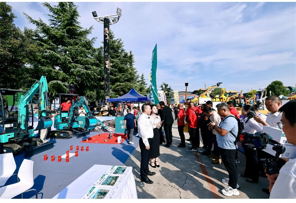 展现“掘”对实力！yp街机智能亮相2024微挖大会暨小型装备大会