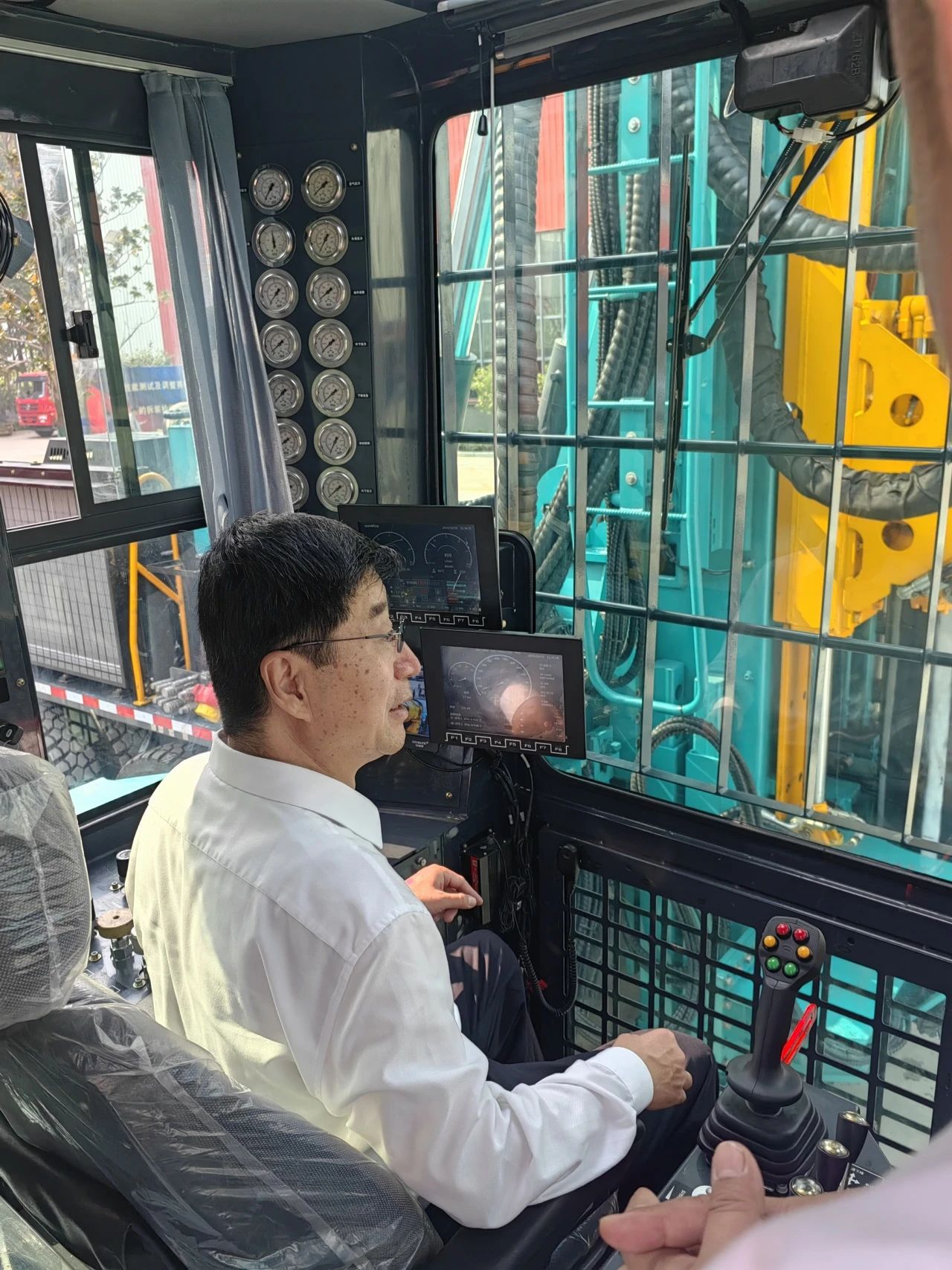 yp街机智能立异装备亮相天下矿山钻探（应抢救援）手艺竞赛