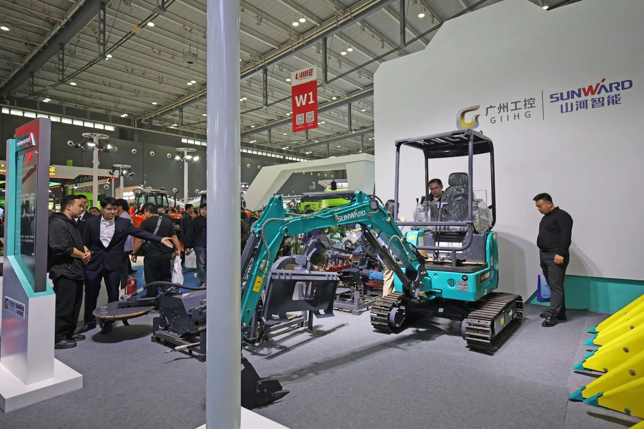 聚焦智能化、无人化！yp街机智能携多款产品亮相2024中国国际农业机械展