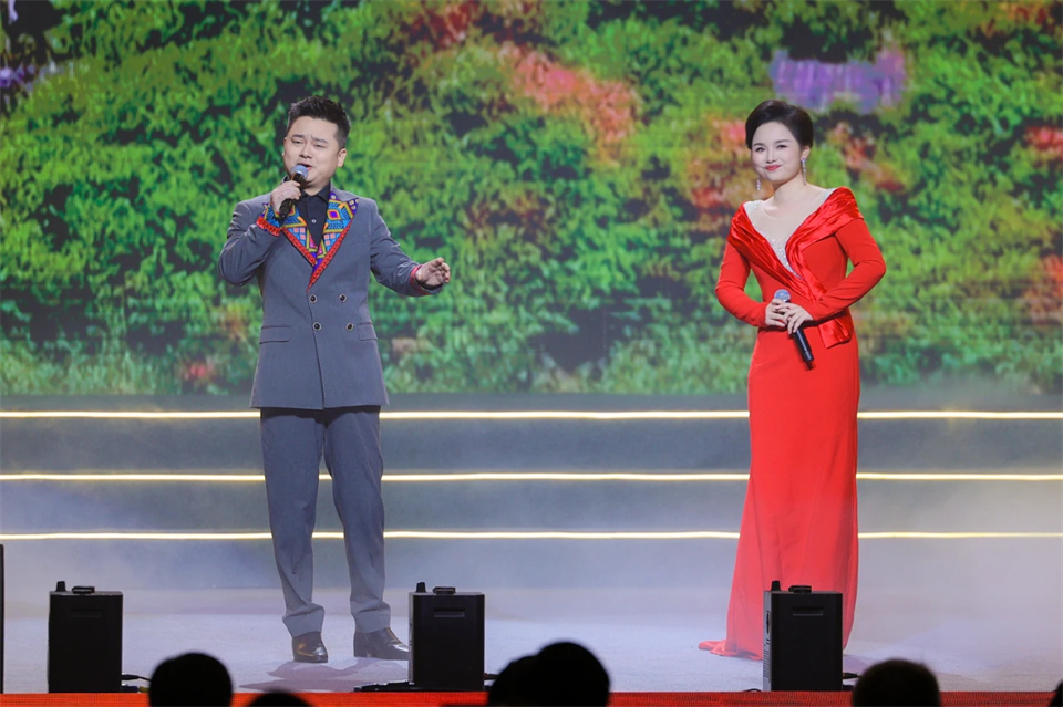 立异引领价值 理想成绩未来——庆祝yp街机智能建设25周年表扬大会暨文艺晚会盛大举行