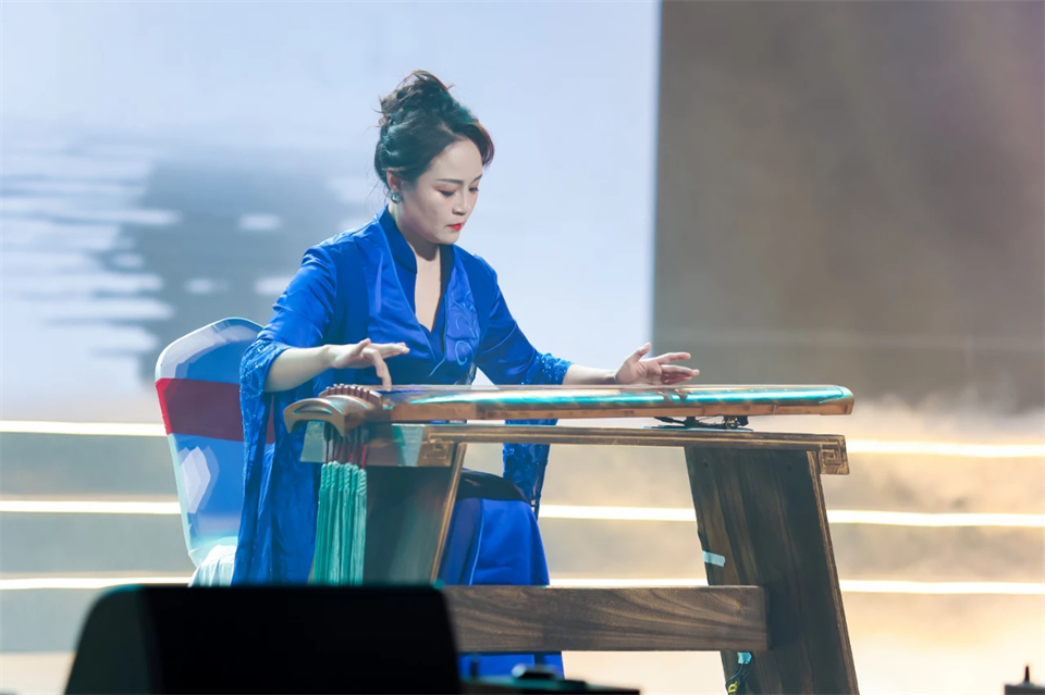 立异引领价值 理想成绩未来——庆祝yp街机智能建设25周年表扬大会暨文艺晚会盛大举行