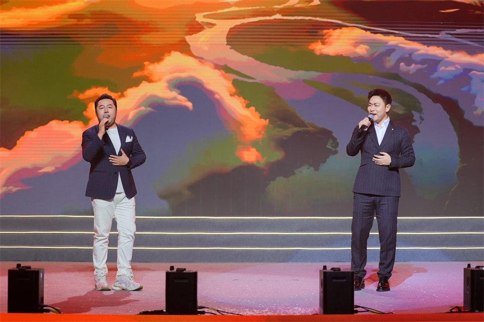 立异引领价值 理想成绩未来——庆祝yp街机智能建设25周年表扬大会暨文艺晚会盛大举行