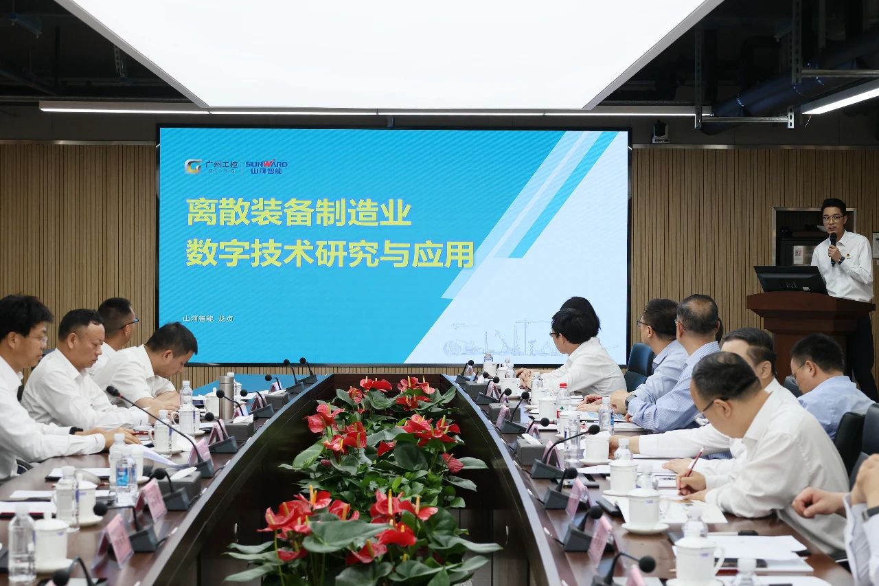 天能控股集团党委书记、董事长张天任率队到访yp街机智能