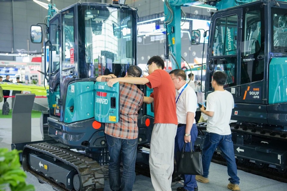 2025 CICEE | 从简单工具迈向多元化解决计划，，，，，yp街机智能泛起非凡挖掘机风范