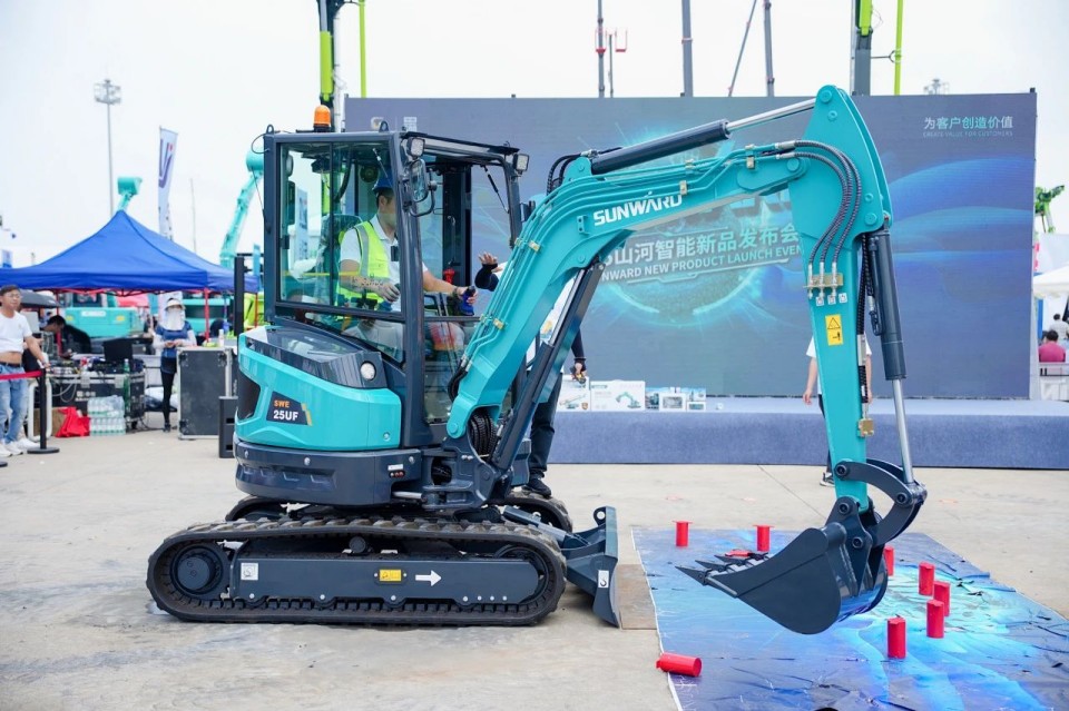 2025 CICEE | 从简单工具迈向多元化解决计划，，，，，yp街机智能泛起非凡挖掘机风范