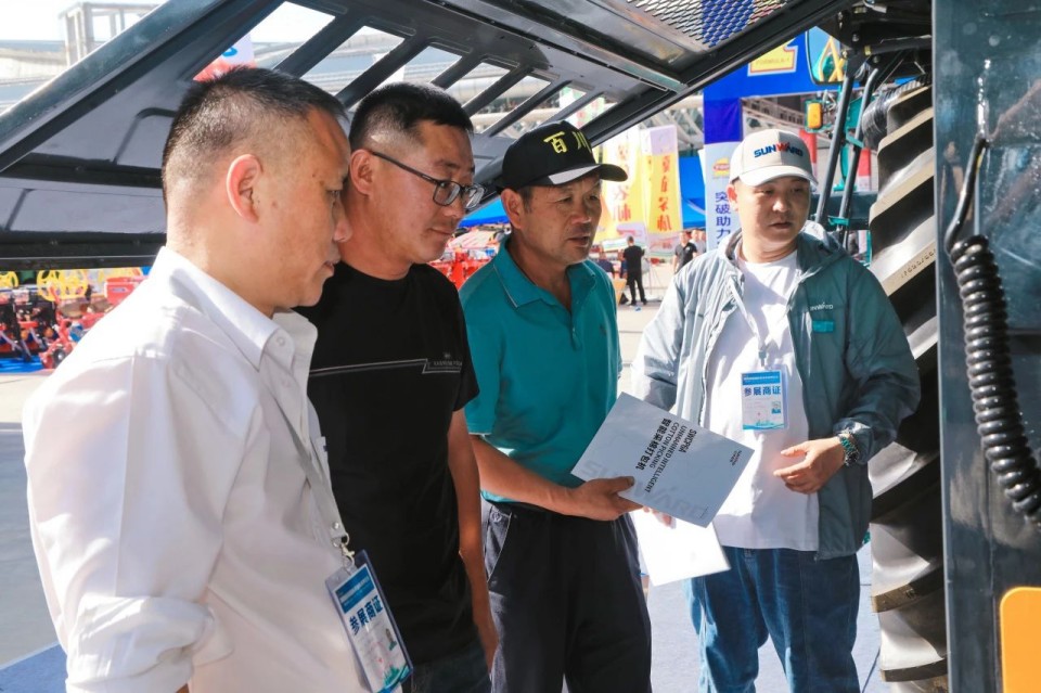 yp街机智能亮相2025新疆国际农业机械展览会