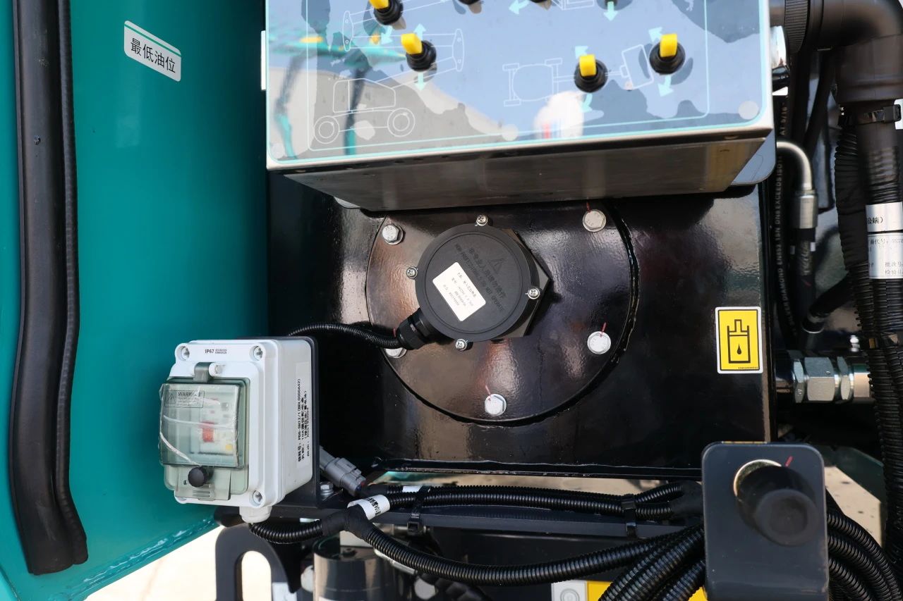 手艺新标杆！yp街机智能SWA22J-P柴动曲臂式高空作业平台下线！