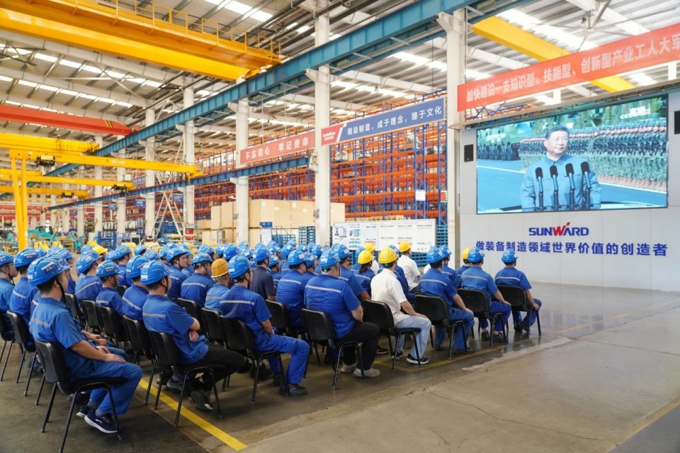 yp街机智能组织集中收看纪念中国人民抗日战争暨天下反法西斯战争胜利80周年大会