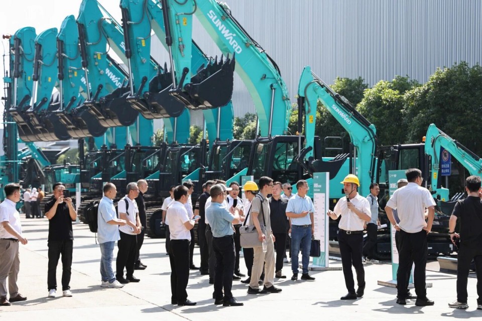 斜井开挖钻护一体化妆备乐成下线，，，，，实现地下工程装备重大突破