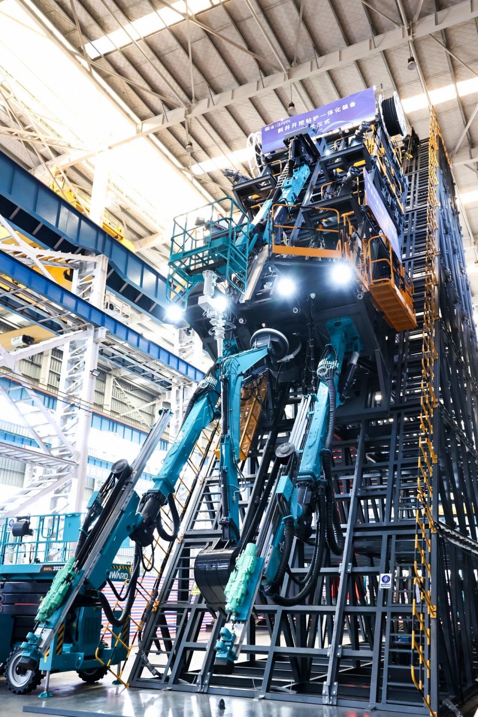 斜井开挖钻护一体化妆备乐成下线，，，，，实现地下工程装备重大突破