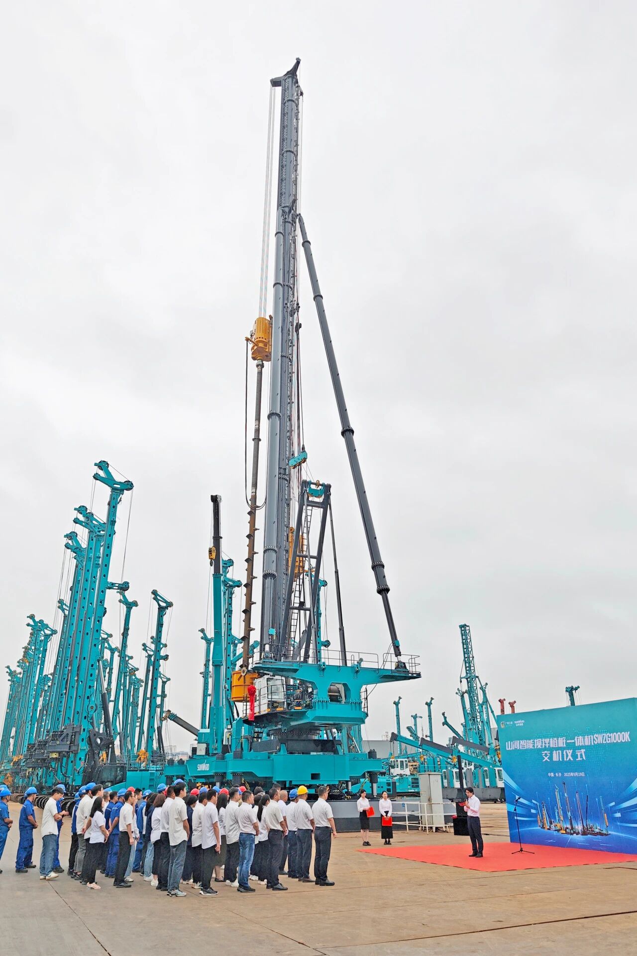 破局深基施工！yp街机智能搅拌中掘植桩一体机重磅交付