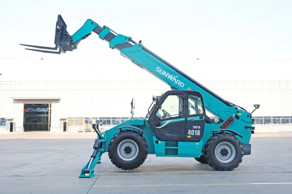 高端机型“双箭齐发”！yp街机智能两款伸缩臂叉装车乐成下线