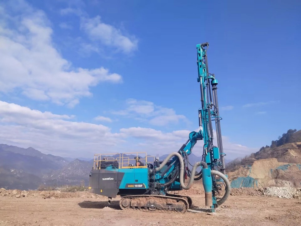 立异引领，，，，，实力见证！yp街机智能明星产品荣登“2025工程机械TOP10年度榜”