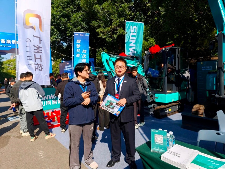 yp街机智能微挖“天团”闪灼武汉，，，，，引领绿色施工潮流