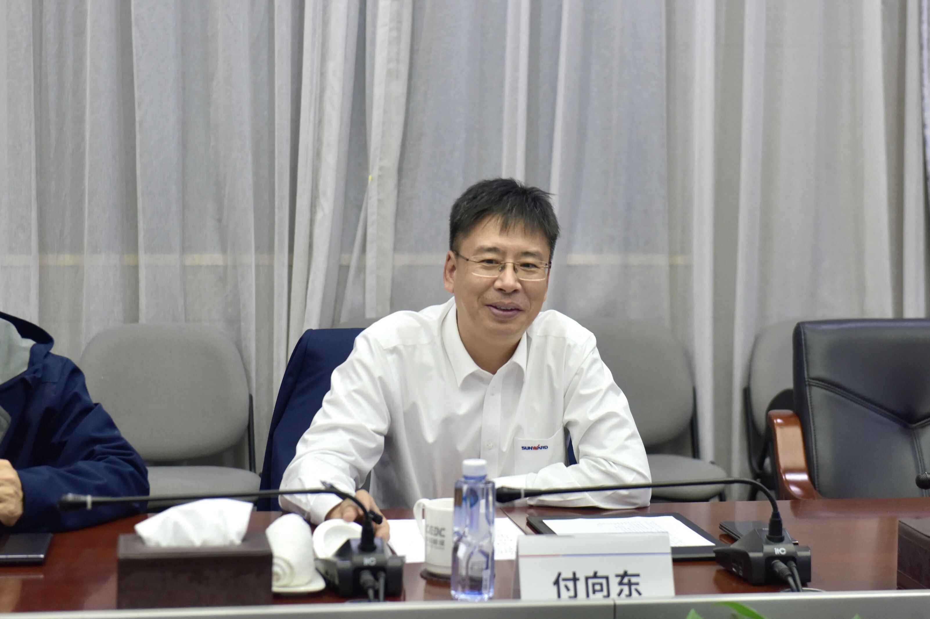 yp街机智能与易普力开展座谈交流，，，，，谱写互利共赢新篇章