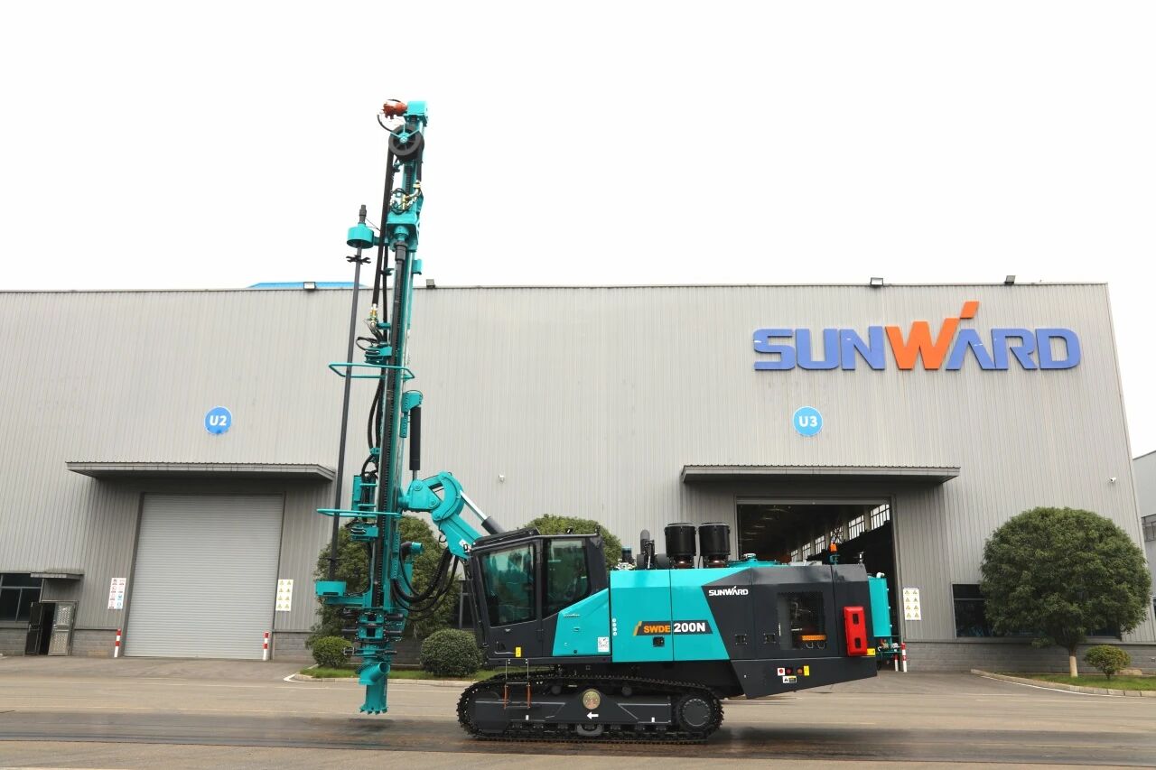 挑战高海拔高寒工况，，，，，，，，yp街机智能臂式潜孔钻机上岸南美市场