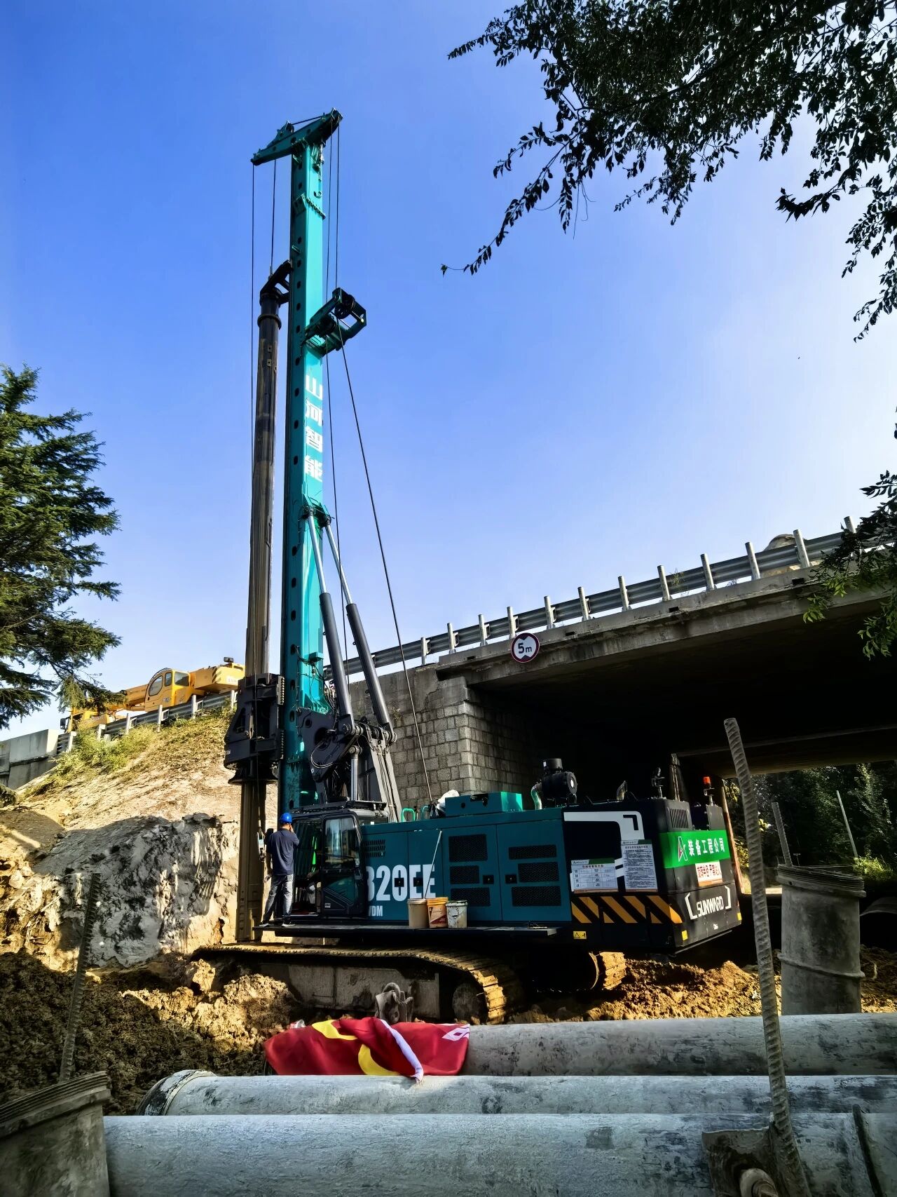 yp街机智能增程式电动旋挖钻机助力山东高速建设，，，，，，，绿色施工效果显著