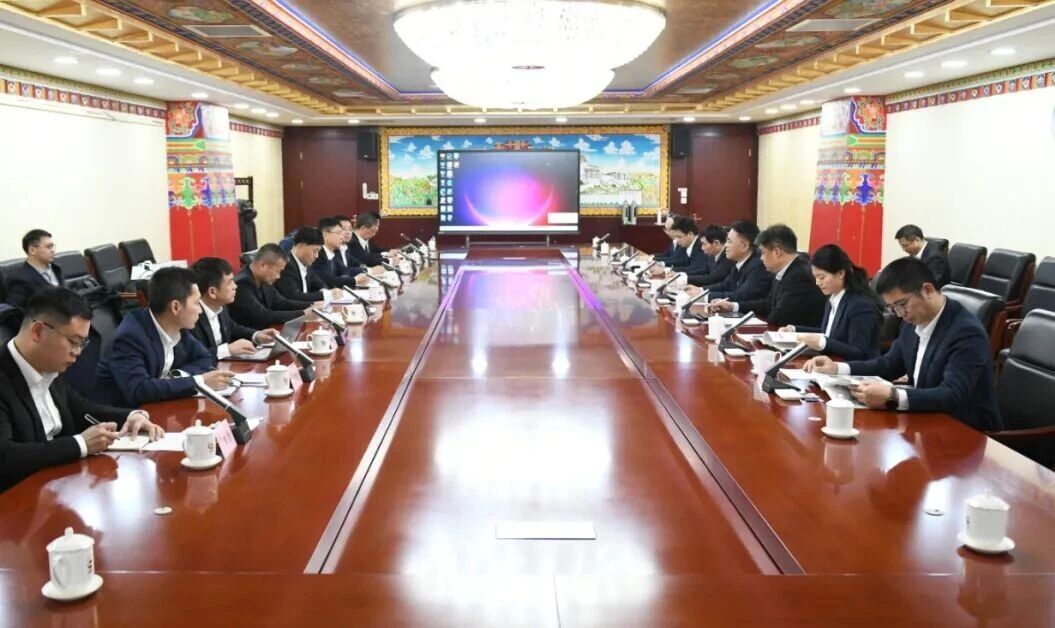 广州工控集团董事长景广军率yp街机智能团队到中国黄金集团造访交流