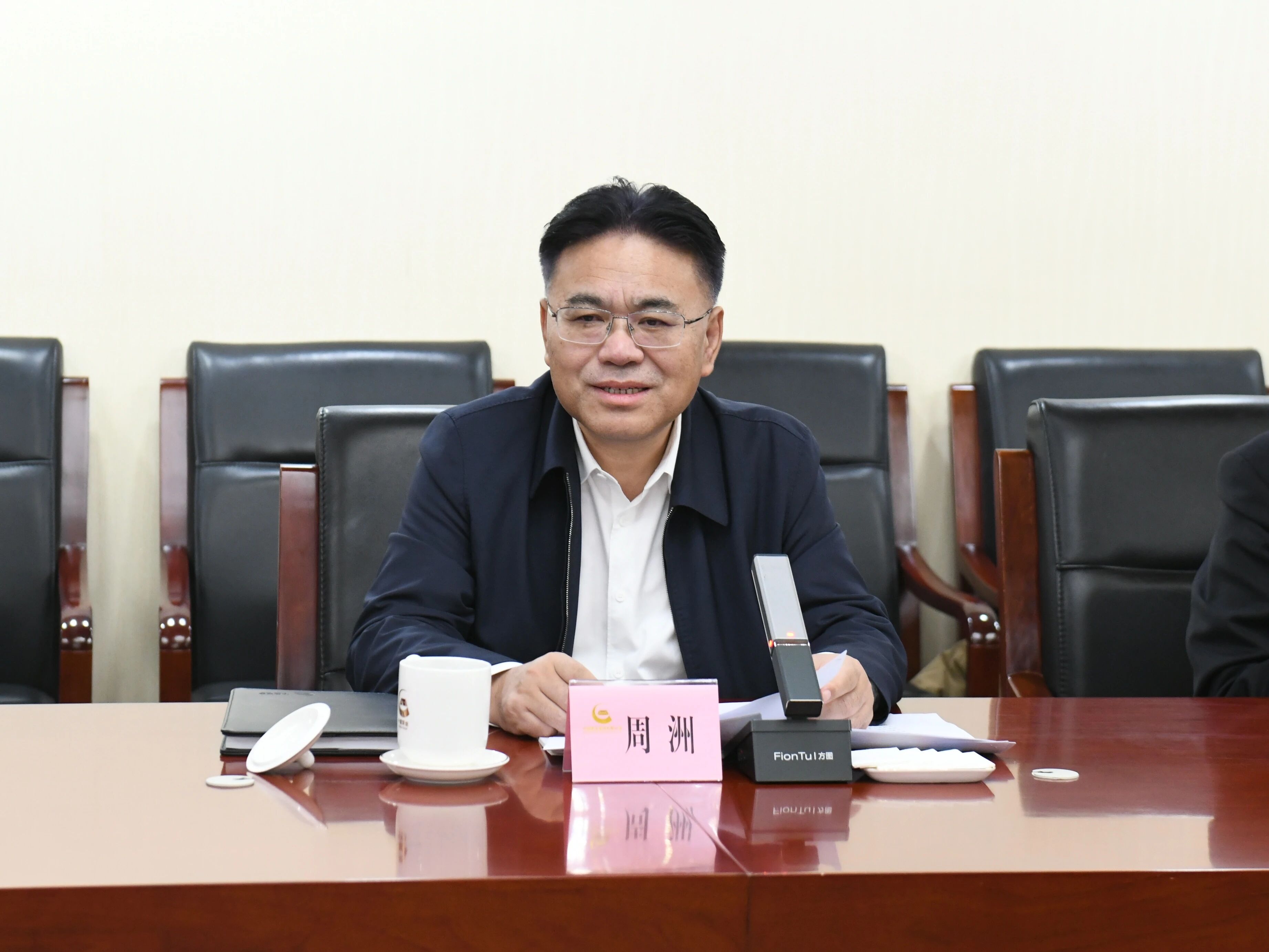 广州工控集团董事长景广军率yp街机智能团队到中国黄金集团造访交流