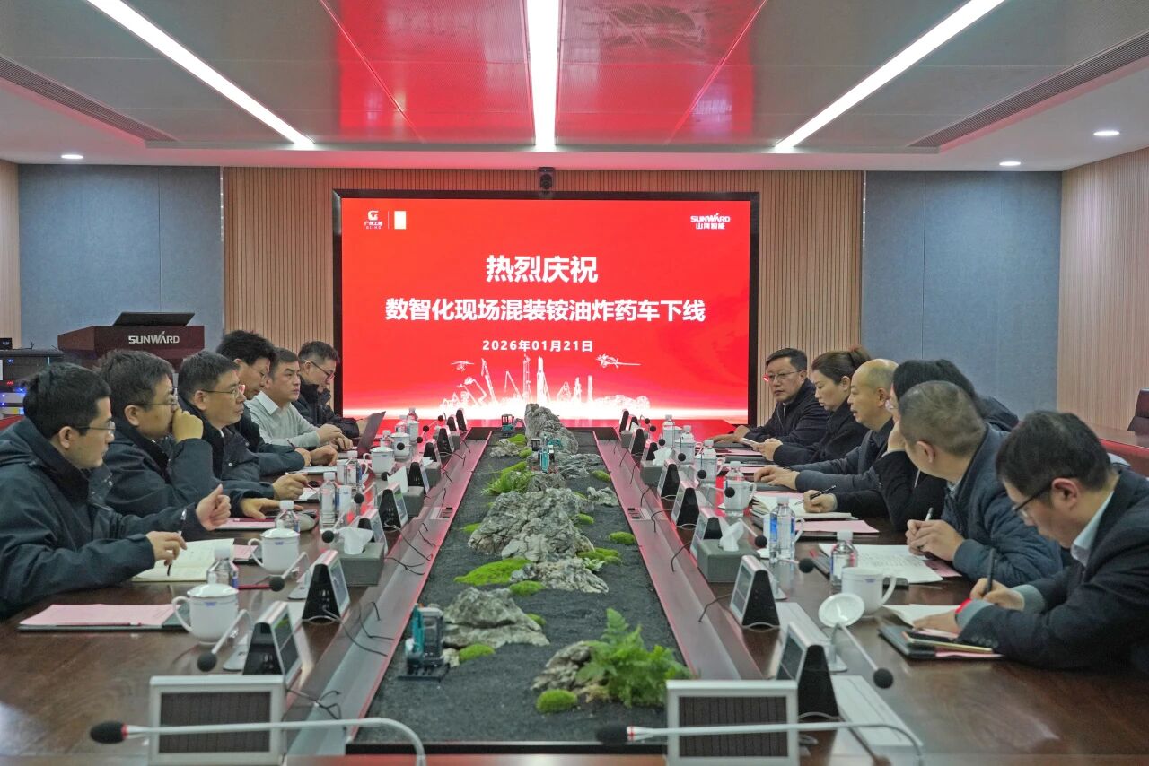 数智化现场混装铵油炸药车下线！yp街机智能与易普力携手共筑智能矿山新篇章