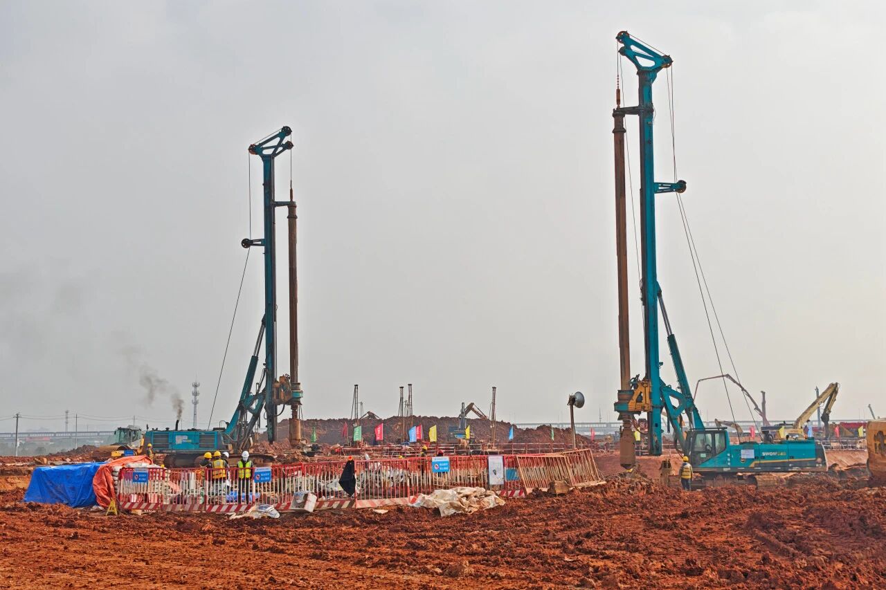 刷新“进度条”、修建新地标！yp街机智能旋挖集群助力长沙奥体中心建设