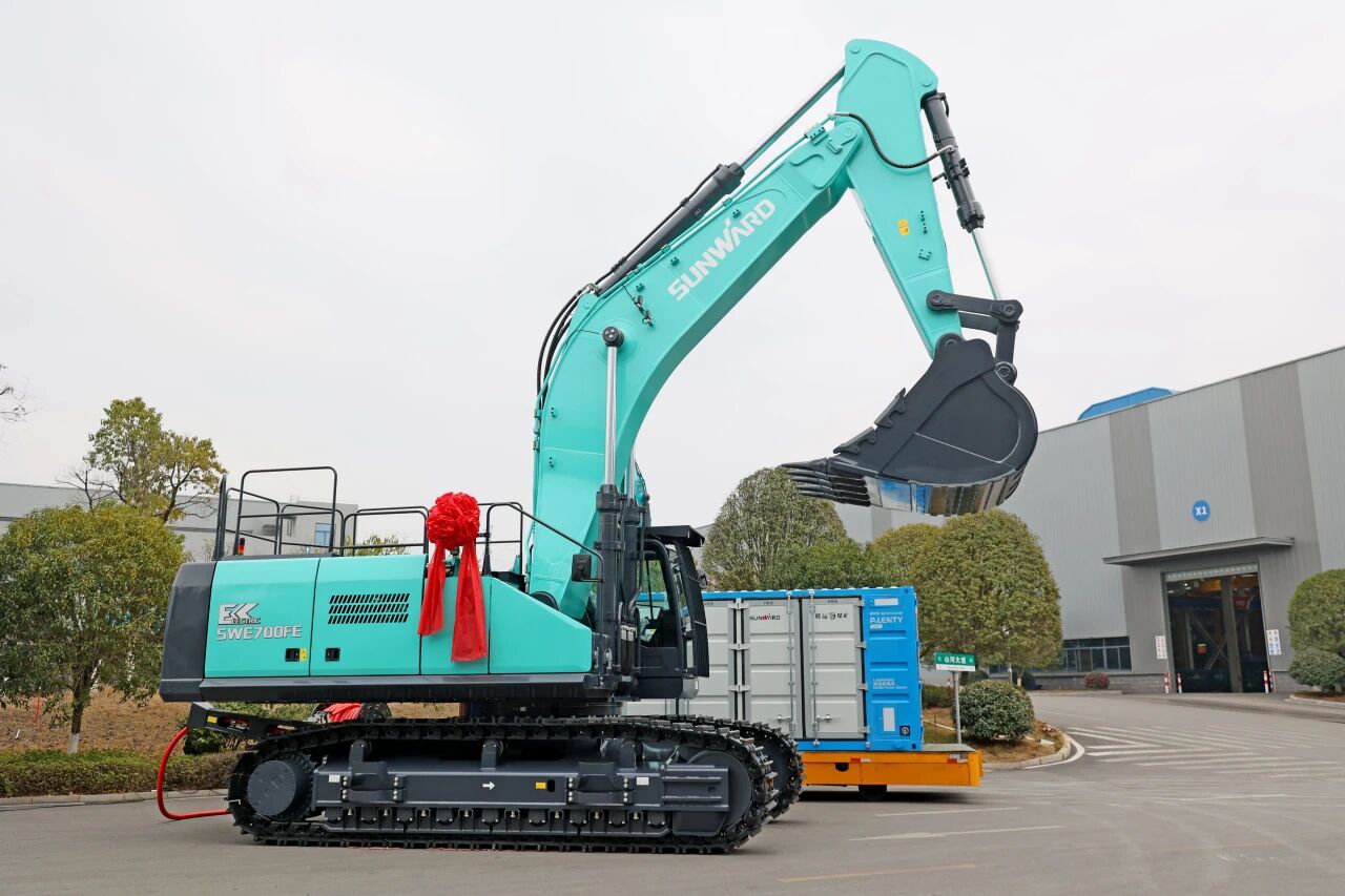 yp街机智能SWE700FE电动挖掘机乐成交付，，，，，助力打造绿色智慧矿山