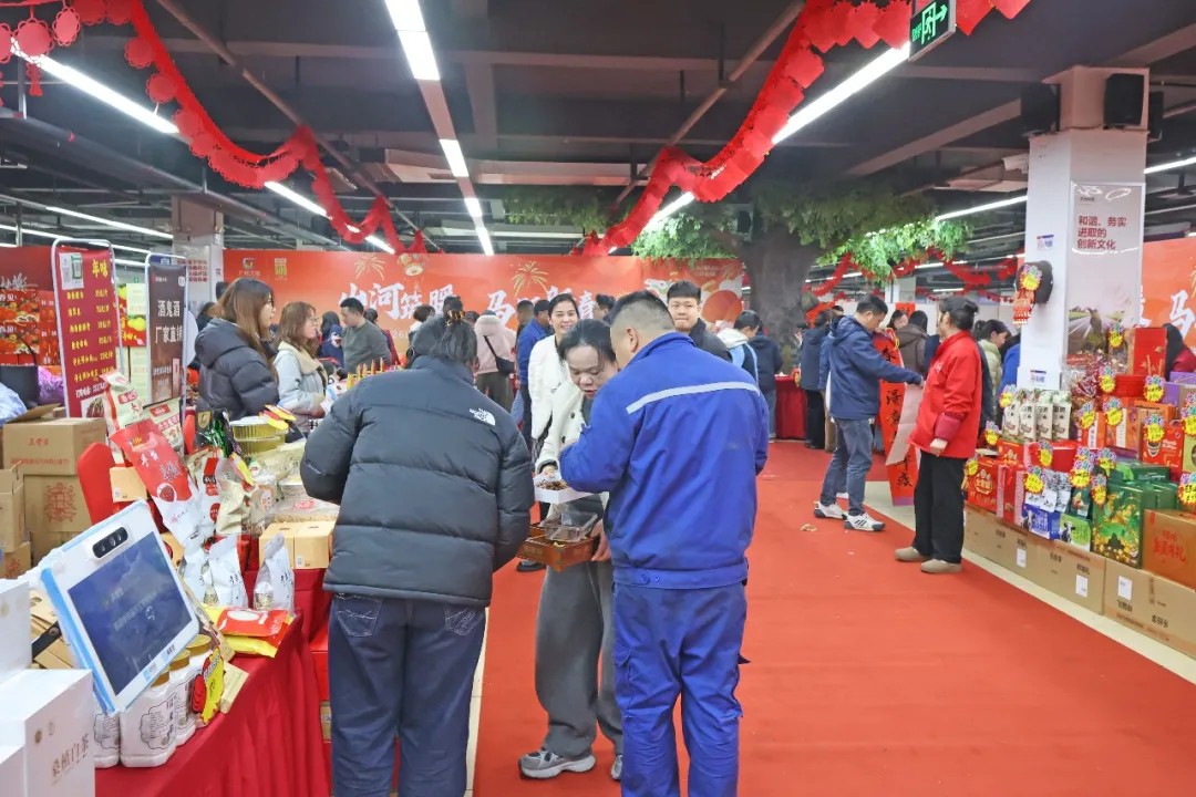 文字迎春，，，，，，，，祝福暖心！在yp街机智能“囤”年味、送温暖、迎新春